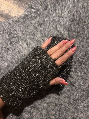 Free People Marled Black & Gray Fingerless Mittens
